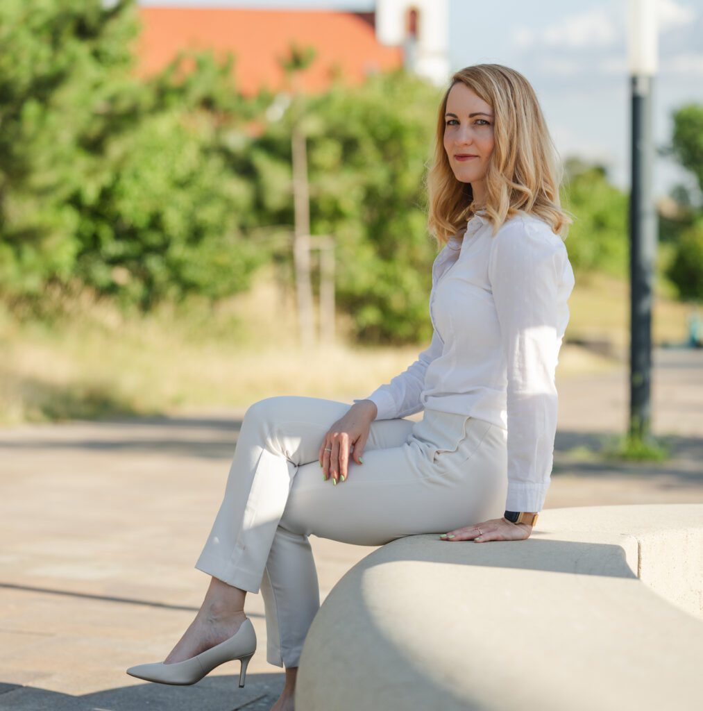Dr. Gondos Kitti Katalin közbeszerzési ügyvéd Pécs